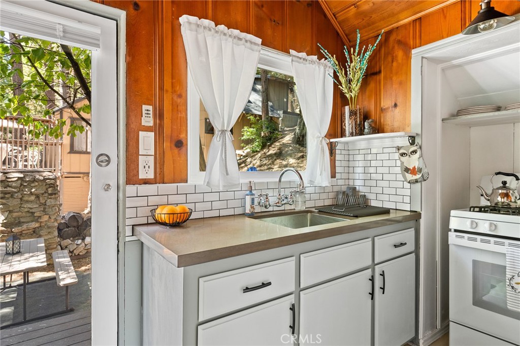 27010 State Highway 189 Property Photo 17