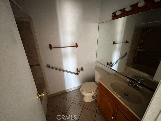 1021 E Chanslor Way Property Photo 11