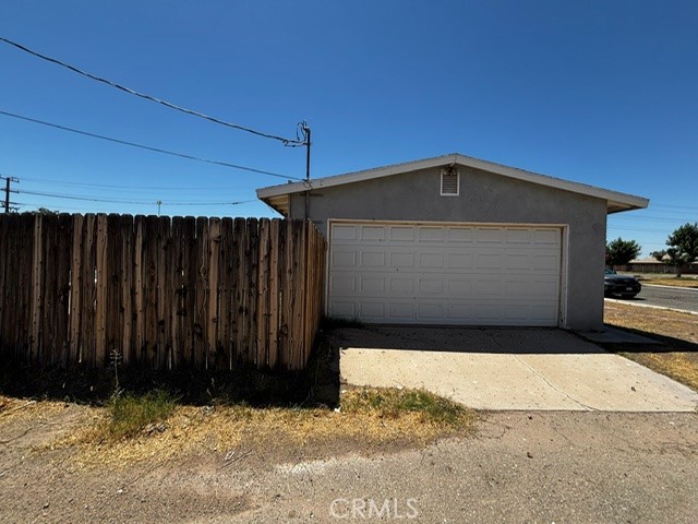 1021 E Chanslor Way Property Photo 22