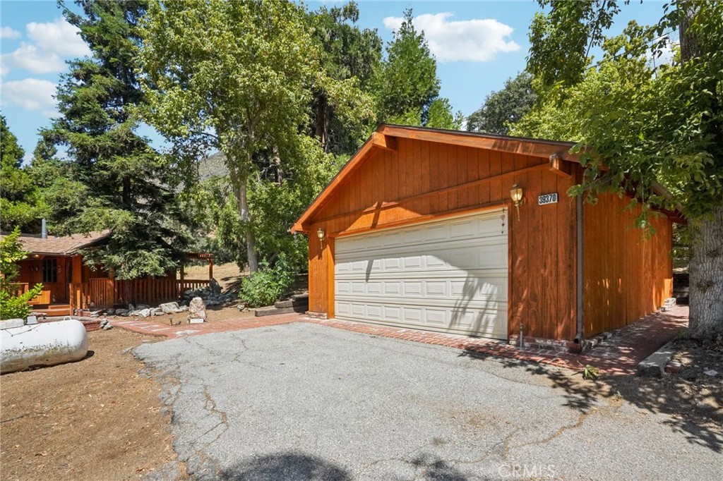 39370 Clearwater Drive Property Photo 5