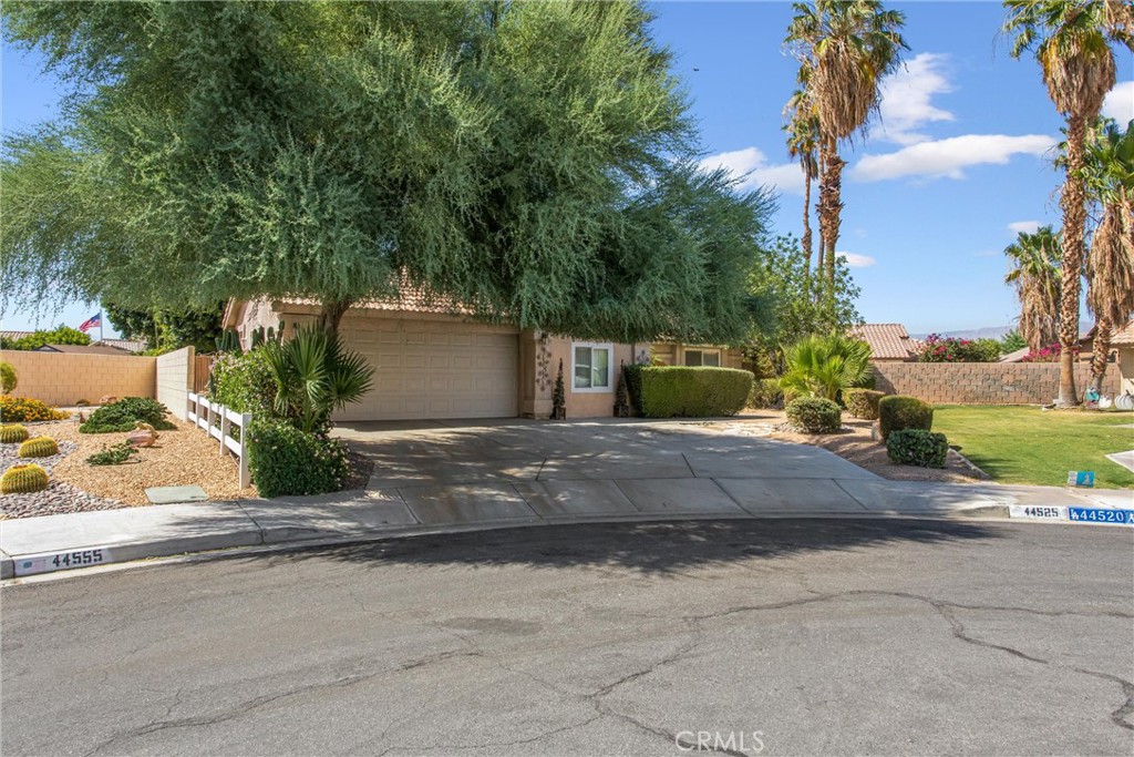 44525 Saffron Court Property Photo 1