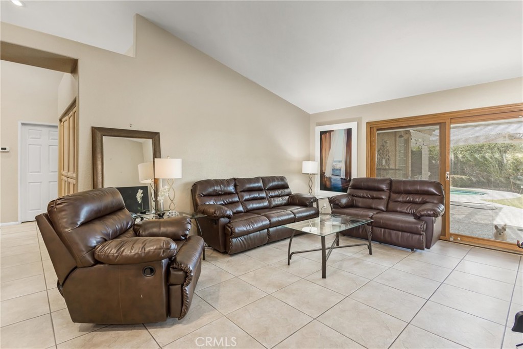44525 Saffron Court Property Photo 6