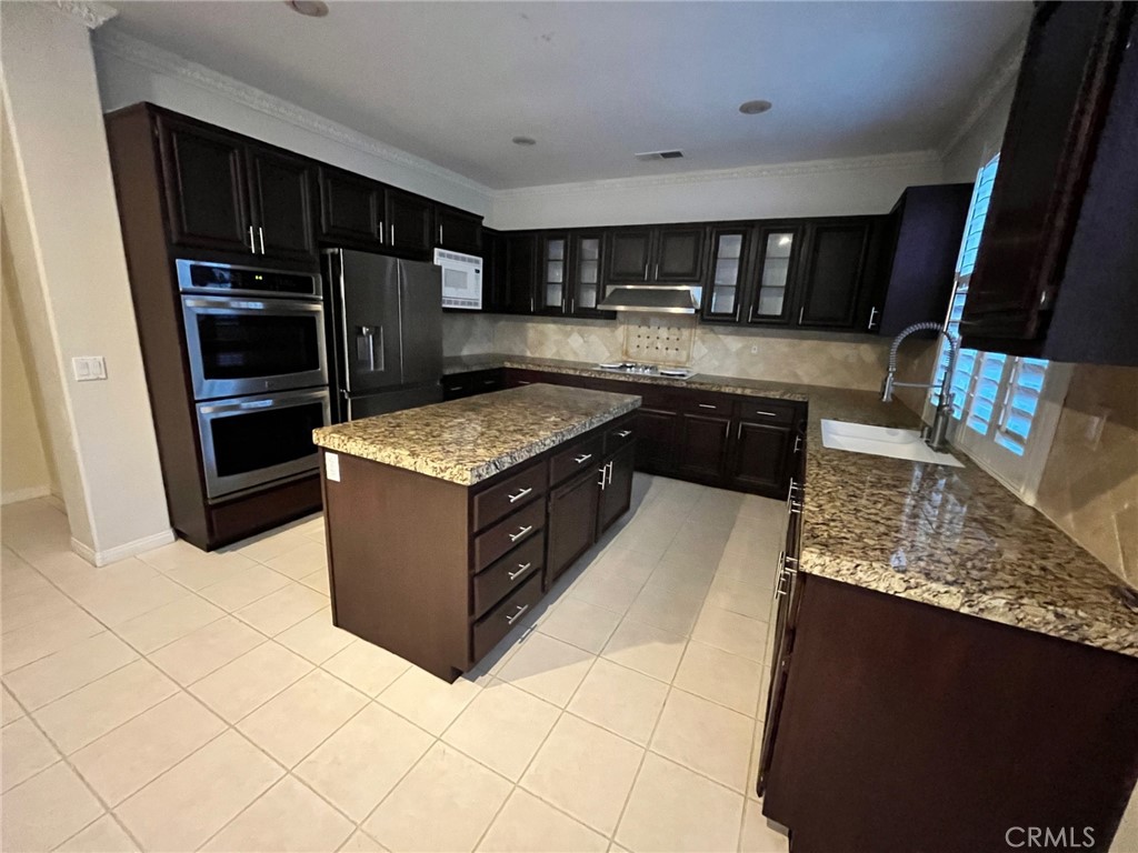 45568 Via Puebla Property Photo 2