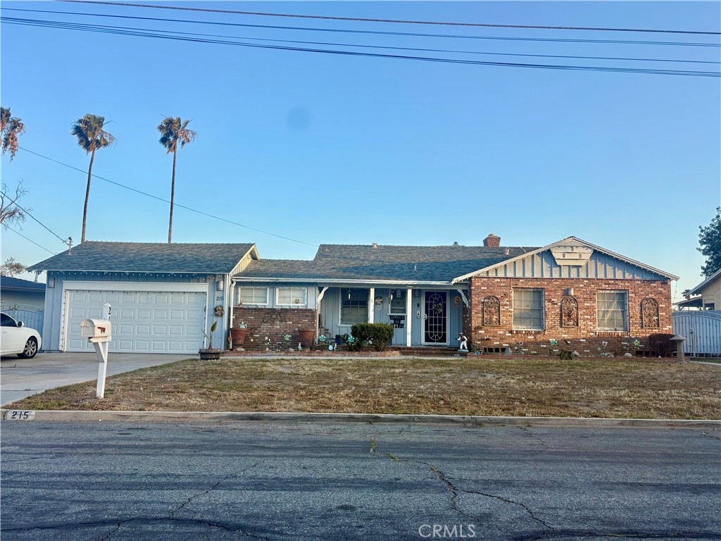 215 E Valencia Street Property Photo 1