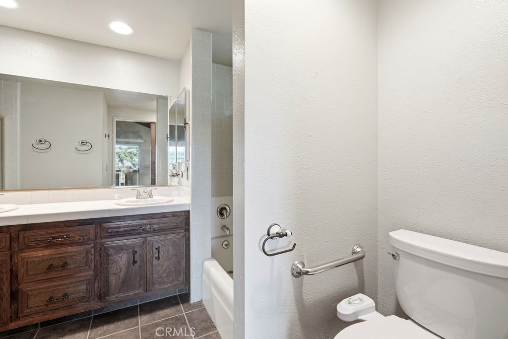 320 Delle Property Photo 25