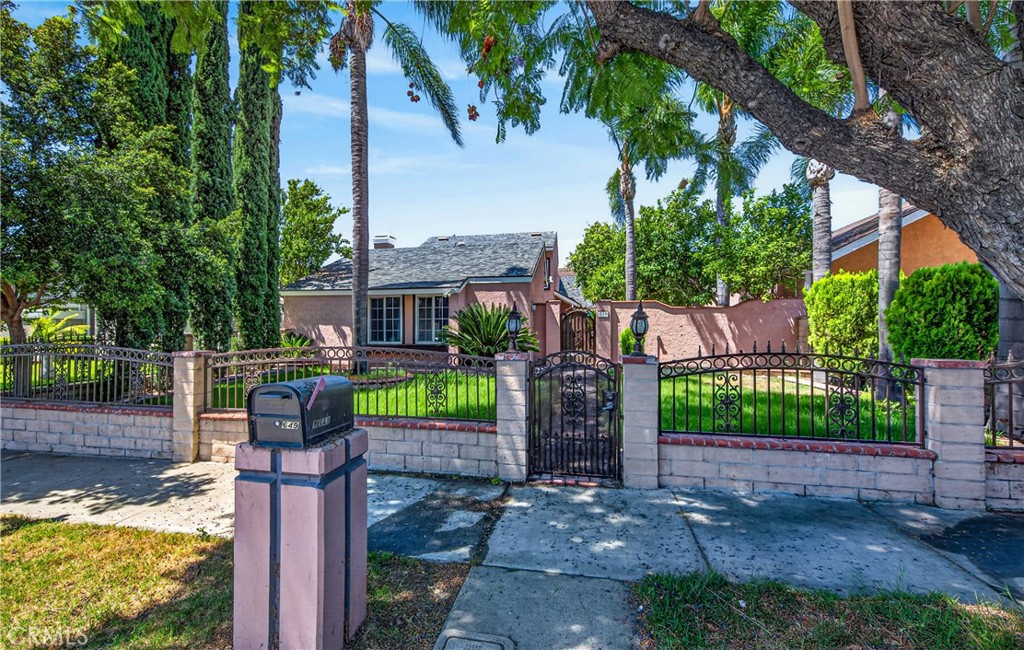 649 E Fairfield Court Property Photo 3