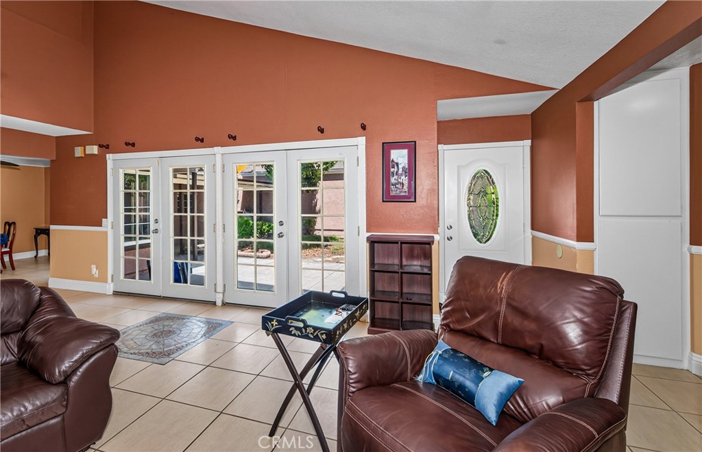 649 E Fairfield Court Property Photo 6