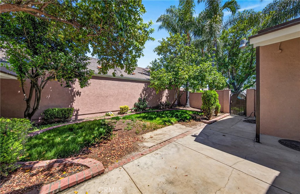 649 E Fairfield Court Property Photo 21
