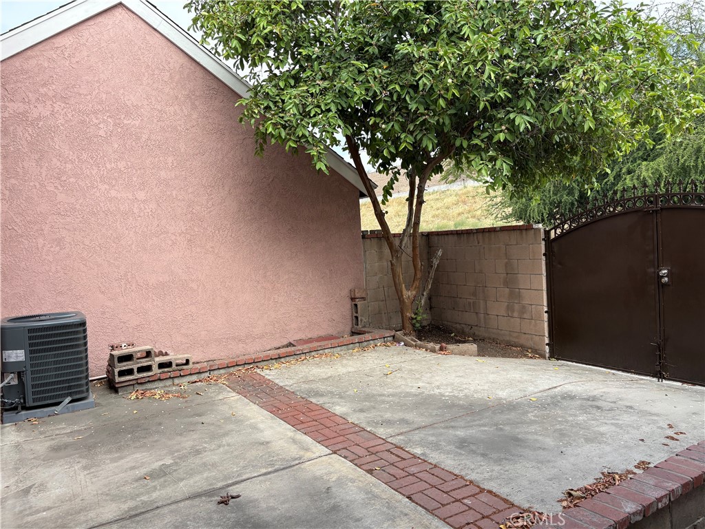 649 E Fairfield Court Property Photo 22