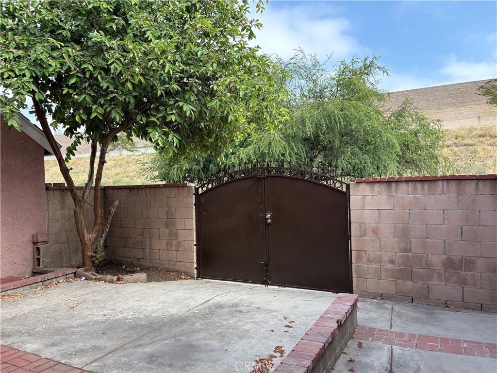 649 E Fairfield Court Property Photo 23