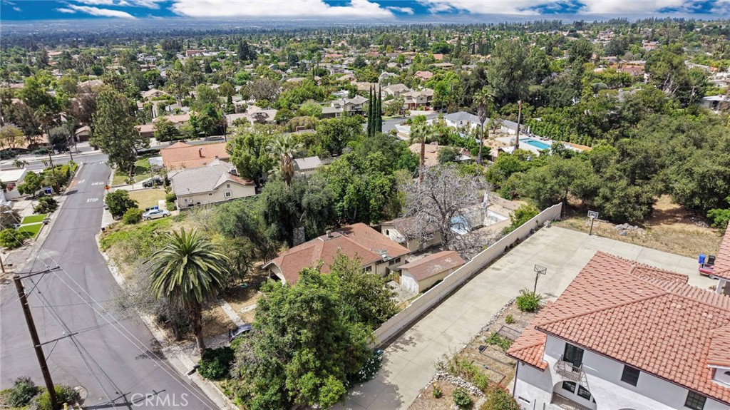 2415 Sierra Property Photo 4