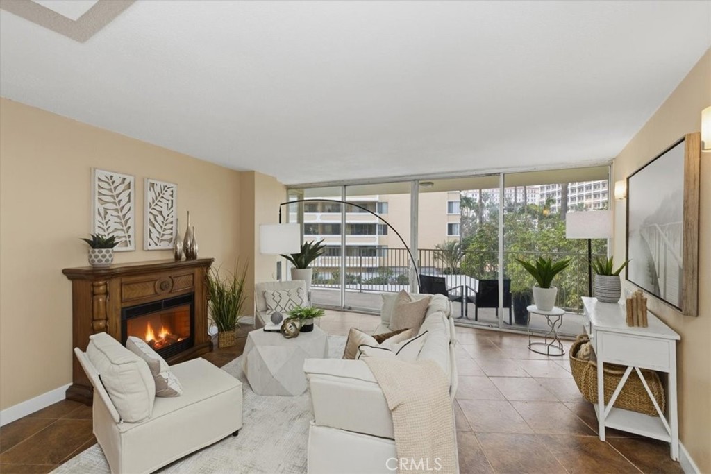 700 E Ocean 601 Property Photo 4