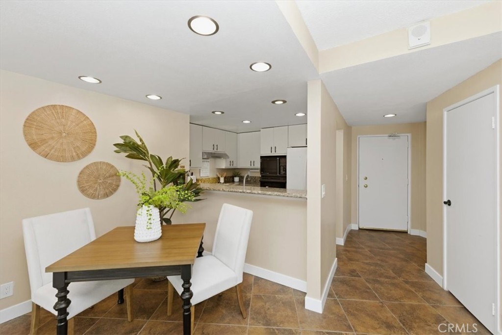 700 E Ocean 601 Property Photo 5