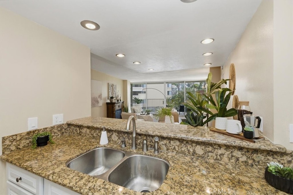700 E Ocean 601 Property Photo 23