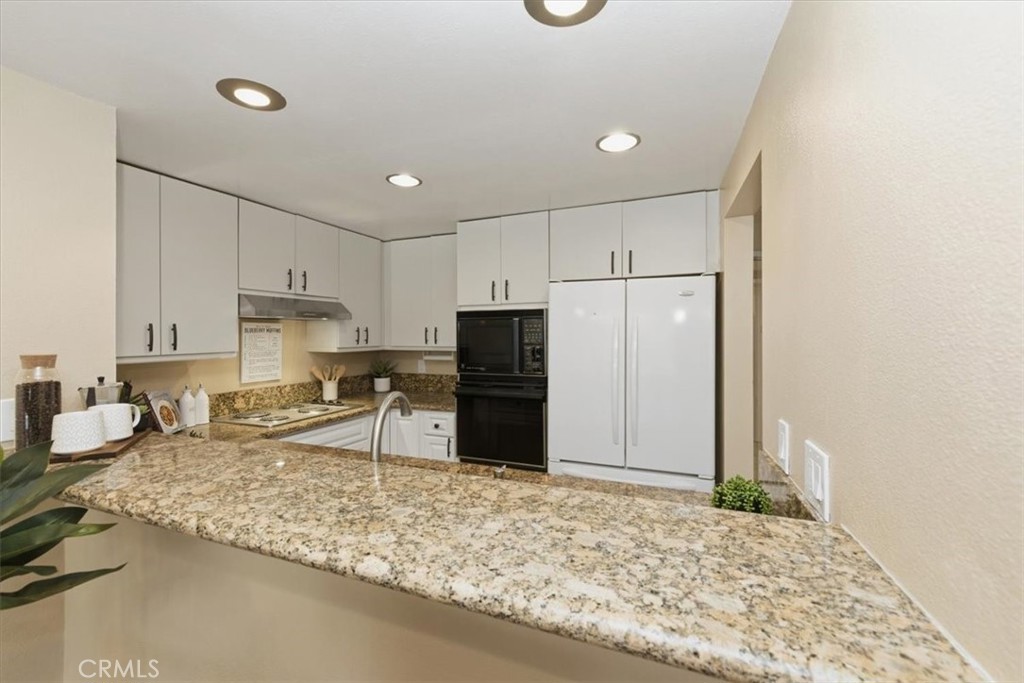 700 E Ocean 601 Property Photo 24