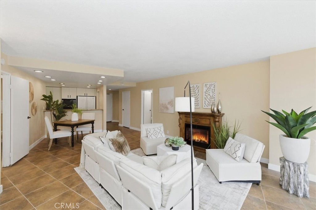 700 E Ocean 601 Property Photo 27
