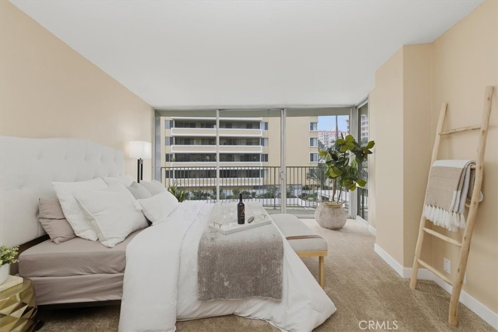 700 E Ocean 601 Property Photo 32