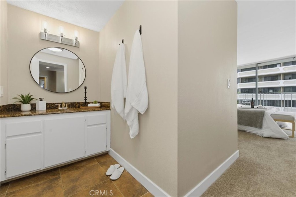 700 E Ocean 601 Property Photo 34