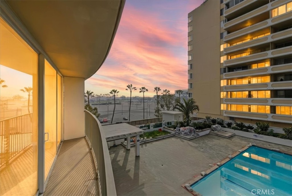 700 E Ocean 601 Property Photo 38