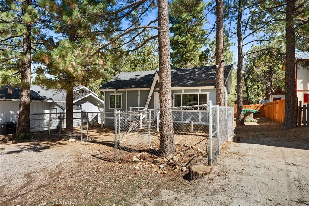 225 Sunset Property Photo 2