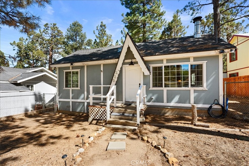 225 Sunset Property Photo 3