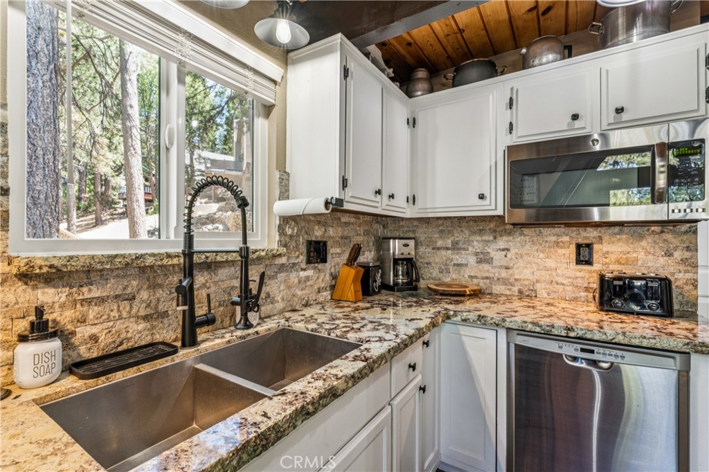 30834 Live Oak Property Photo 5
