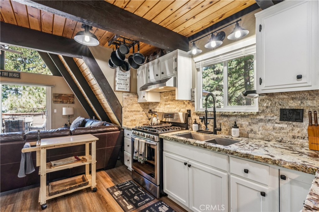 30834 Live Oak Property Photo 6