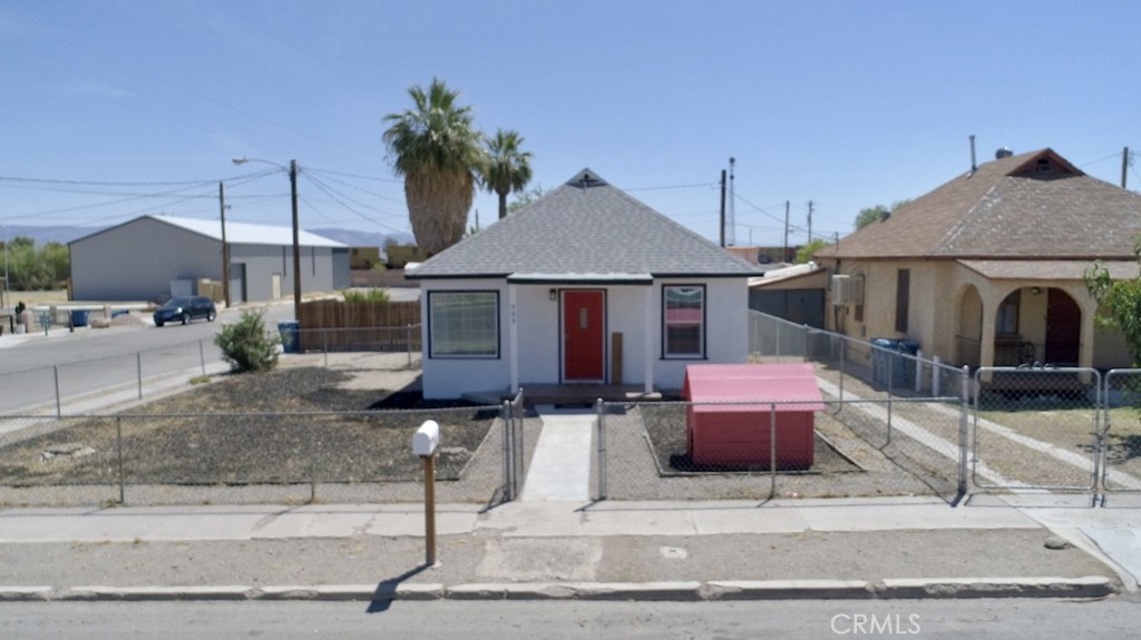 503 Palm Property Photo 4