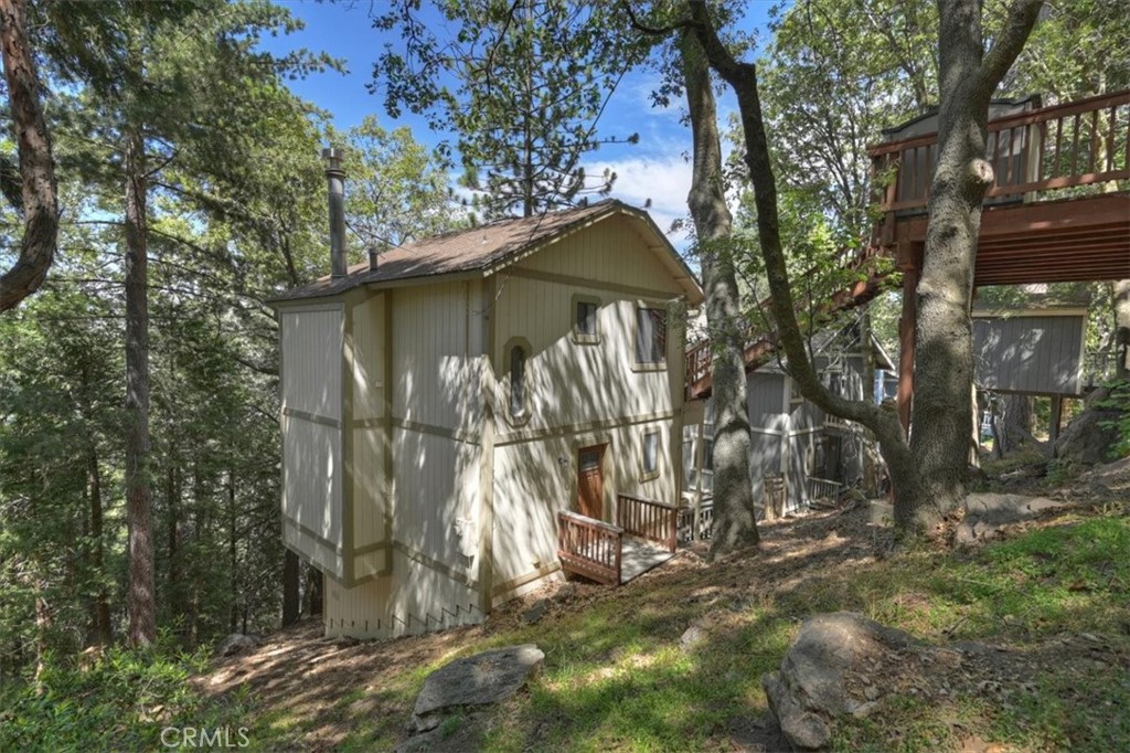 955 Coulter Pine Property Photo 1