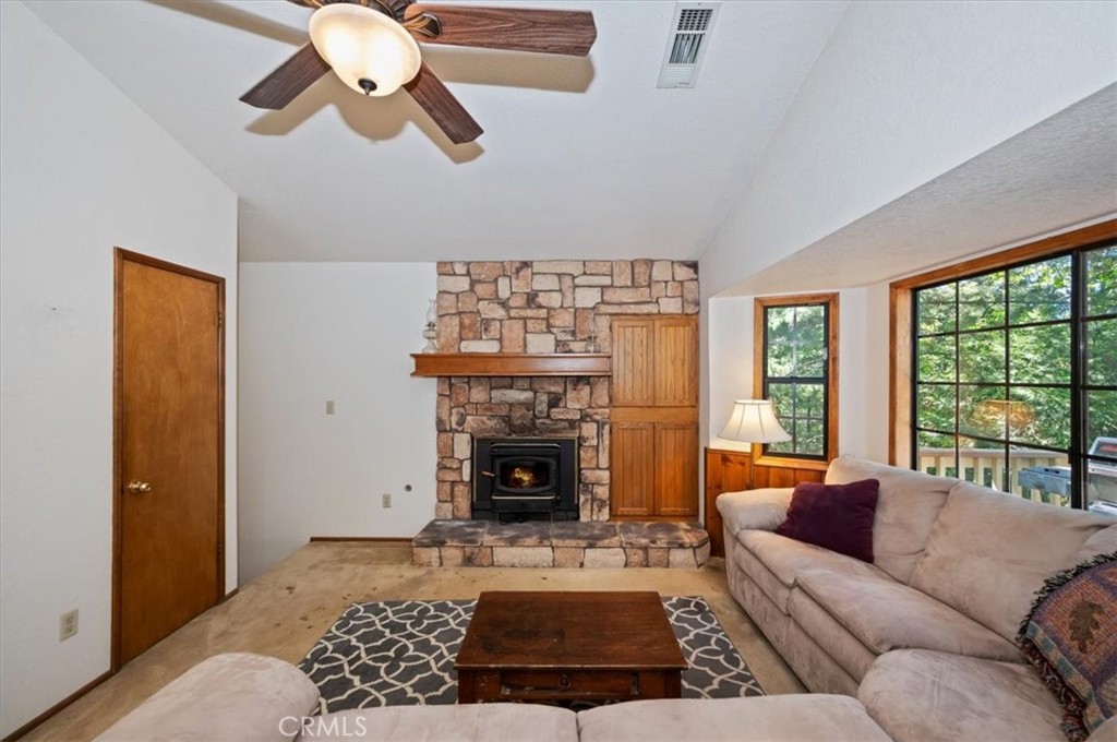 955 Coulter Pine Property Photo 11