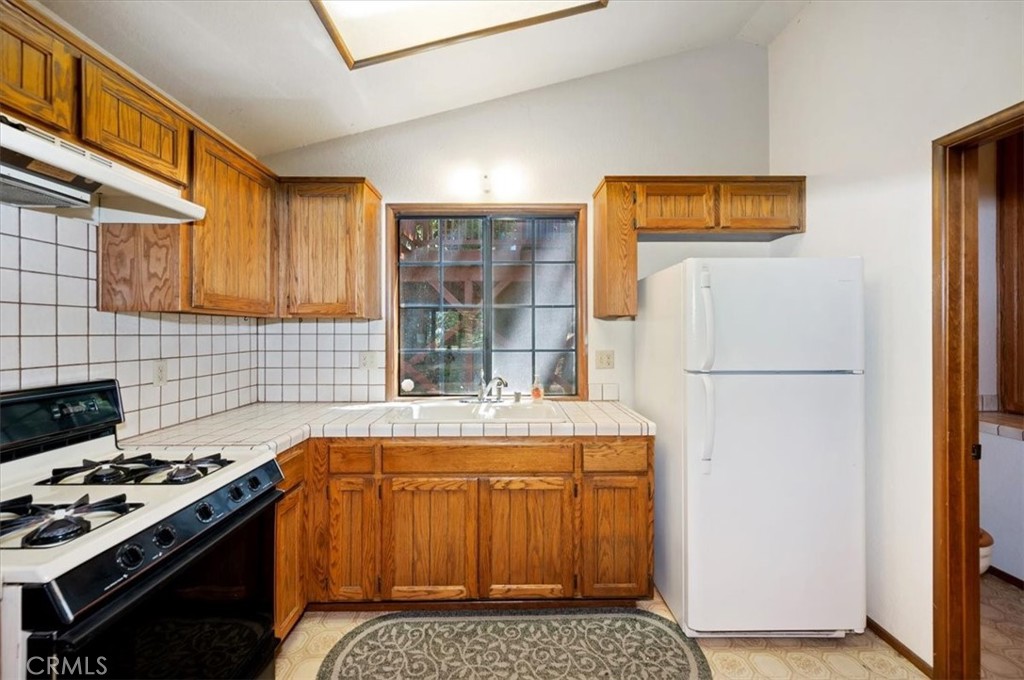 955 Coulter Pine Property Photo 15