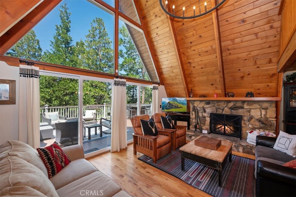 349 Castle Gate Property Photo 2
