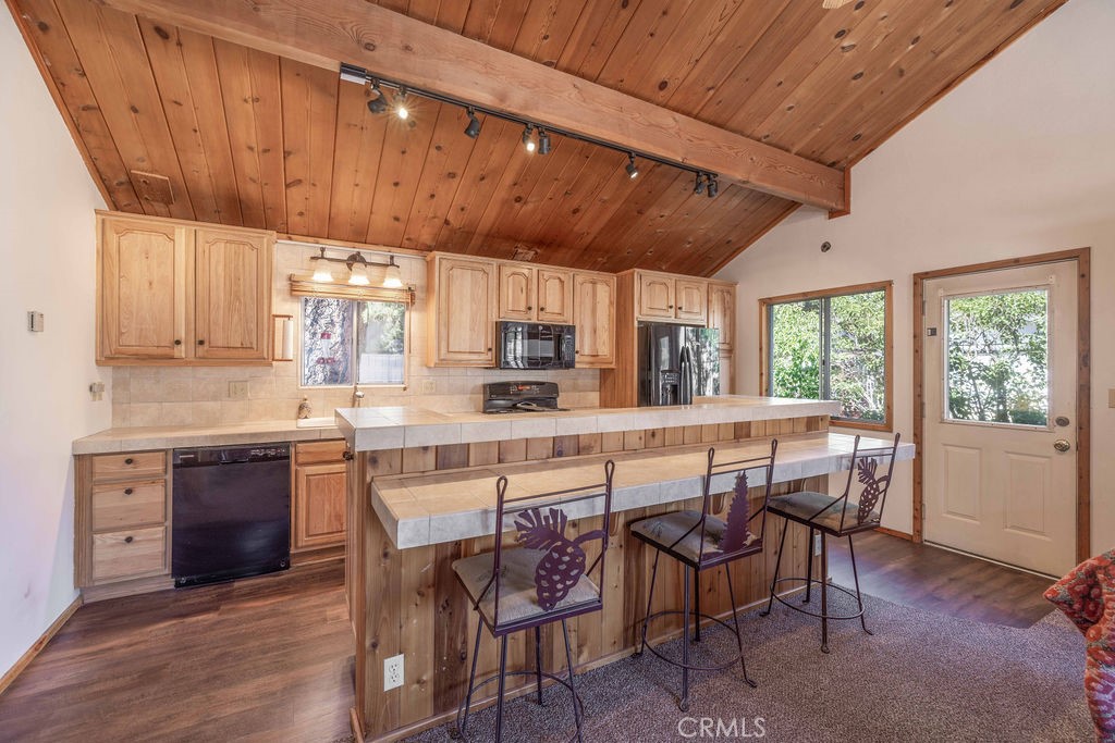 225 Zaca Property Photo 9