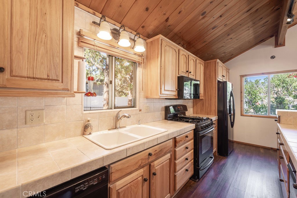 225 Zaca Property Photo 10