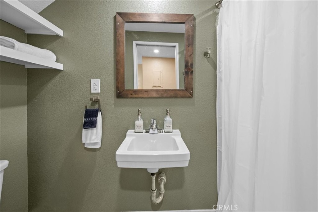 619 Summit Property Photo 7
