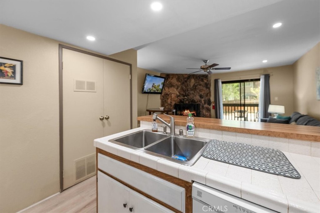619 Summit Property Photo 10
