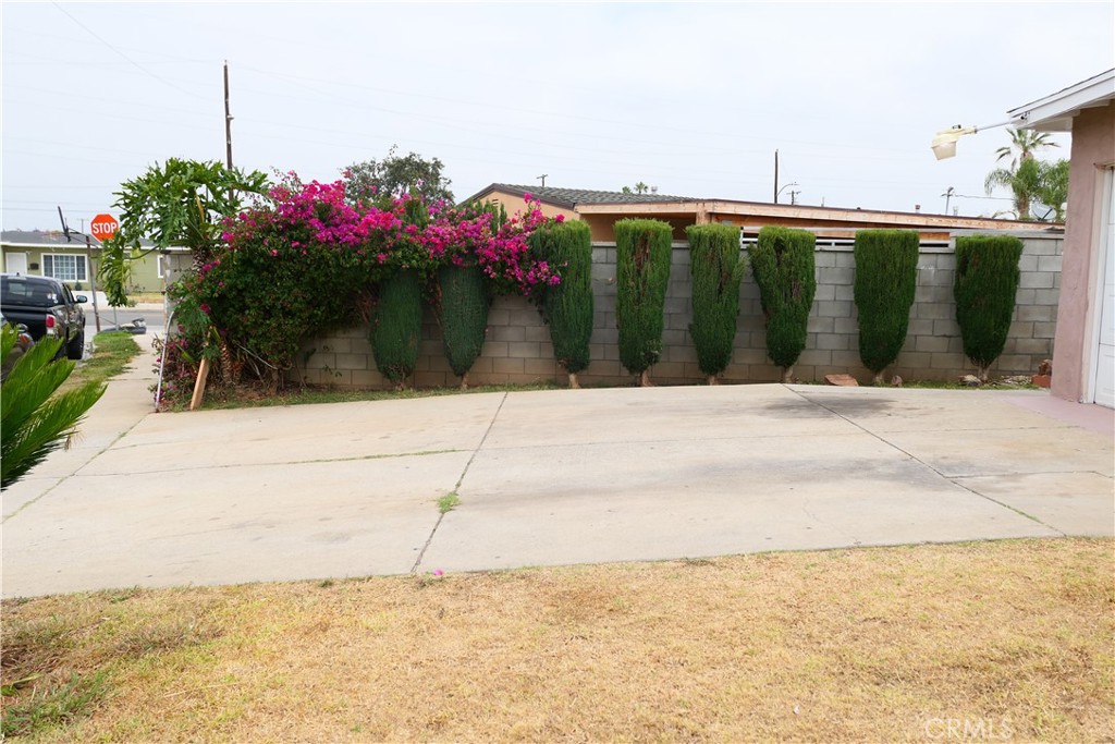 1504 S Haskins Property Photo 7