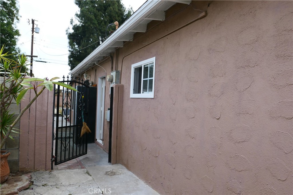 1504 S Haskins Property Photo 10