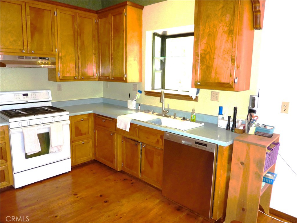 21531 Sawpit Canyon Road Property Photo 8