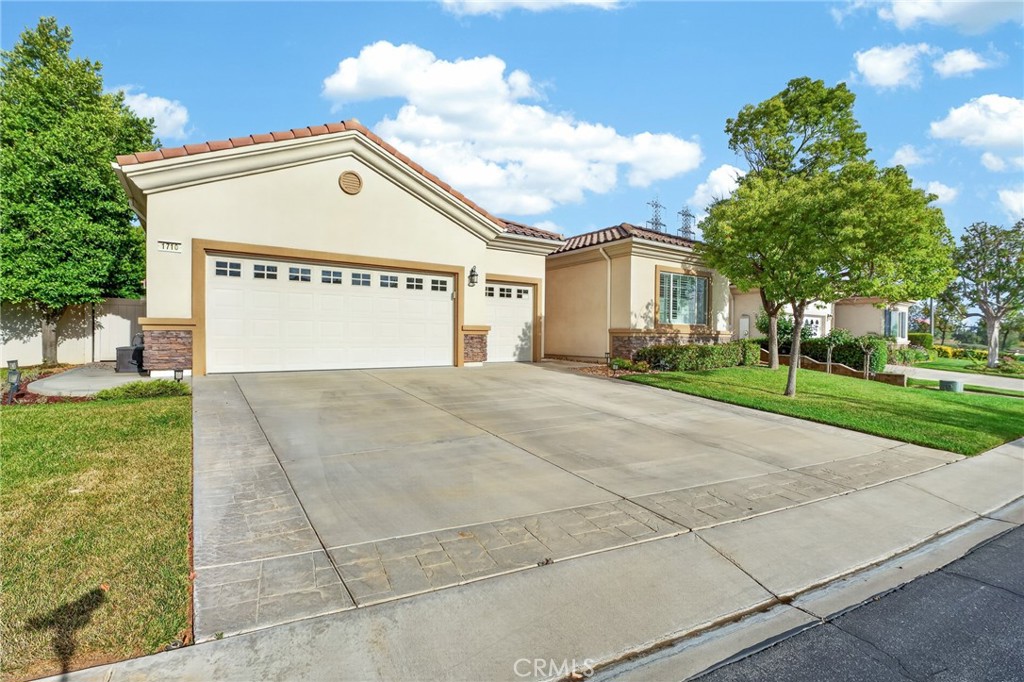 1710 Reyes Property Photo 1