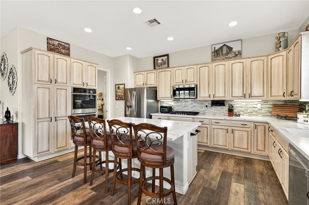 1710 Reyes Property Photo 5
