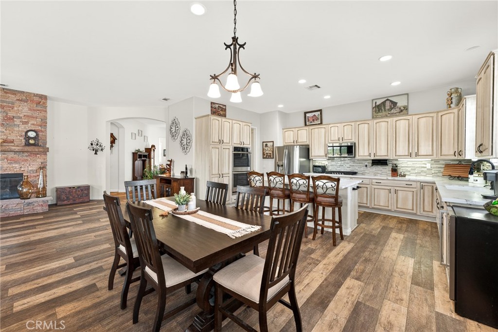 1710 Reyes Property Photo 8