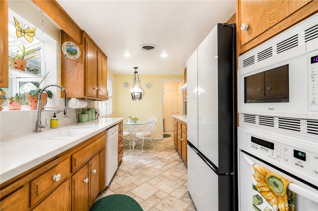9371 Vernon Avenue Property Photo 8
