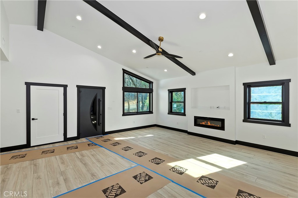 556 Lucerne Drive Property Photo 8
