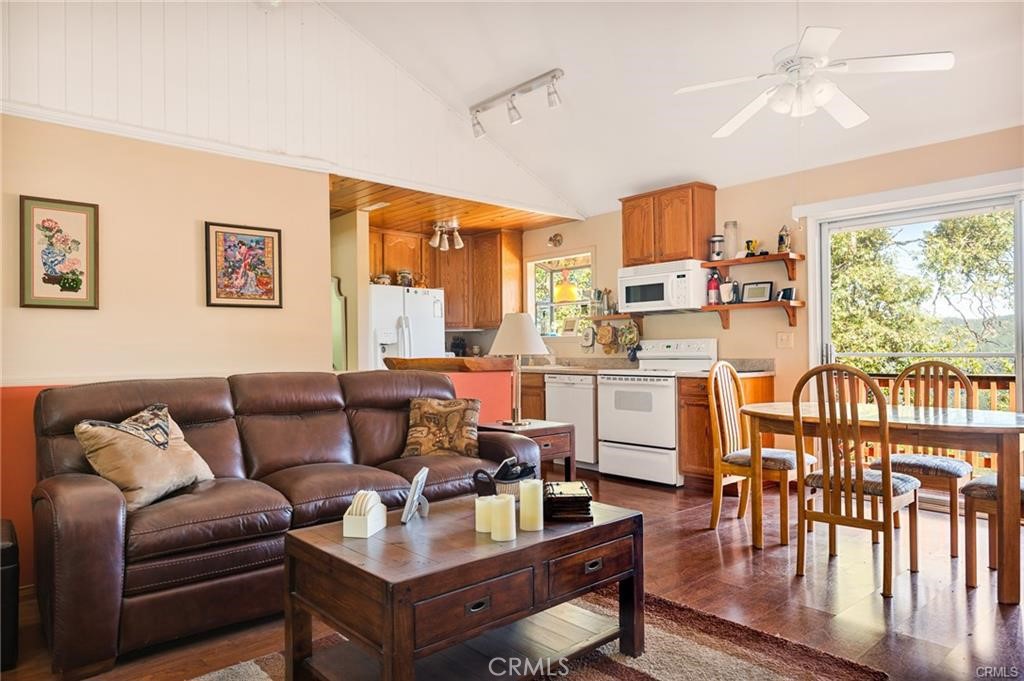 30400 Live Oak Property Photo 7