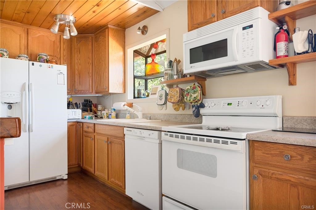30400 Live Oak Property Photo 10