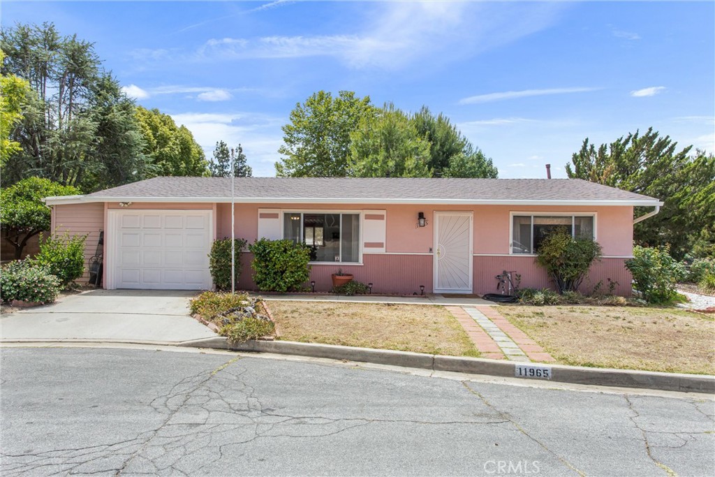 11965 Peach Tree Property Photo 1