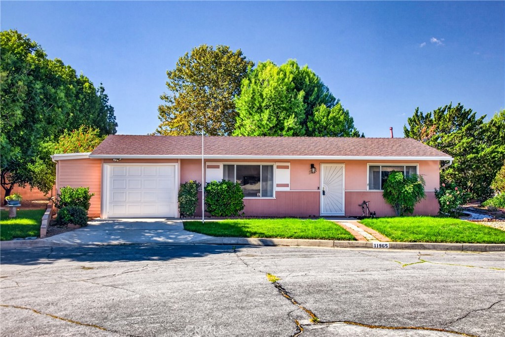 11965 Peach Tree Property Photo 1