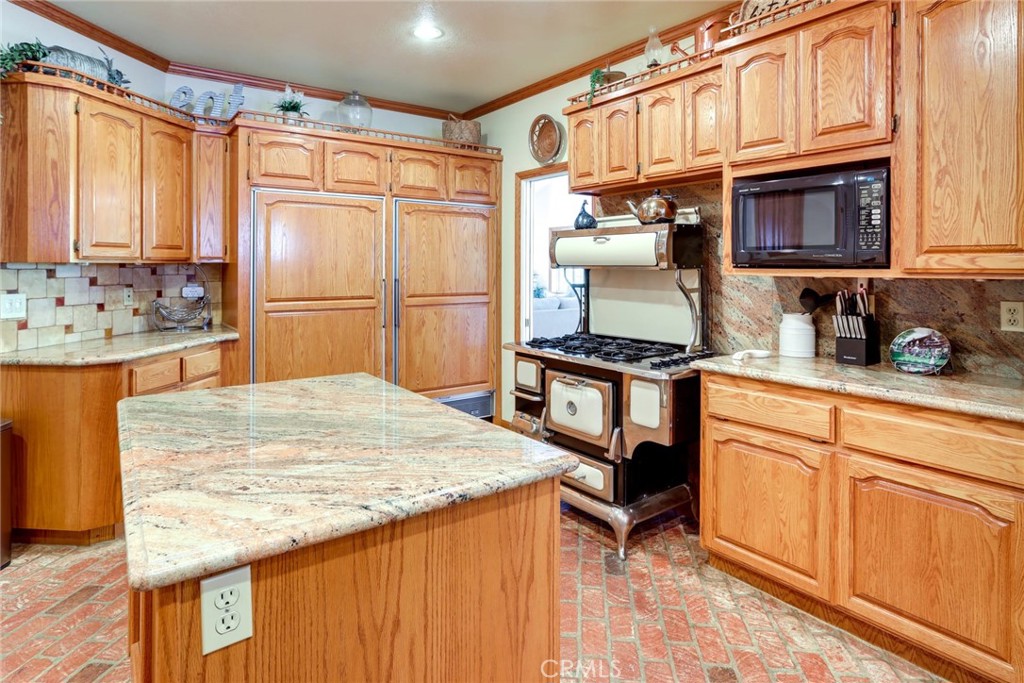 196 Hillcrest Court Property Photo 18