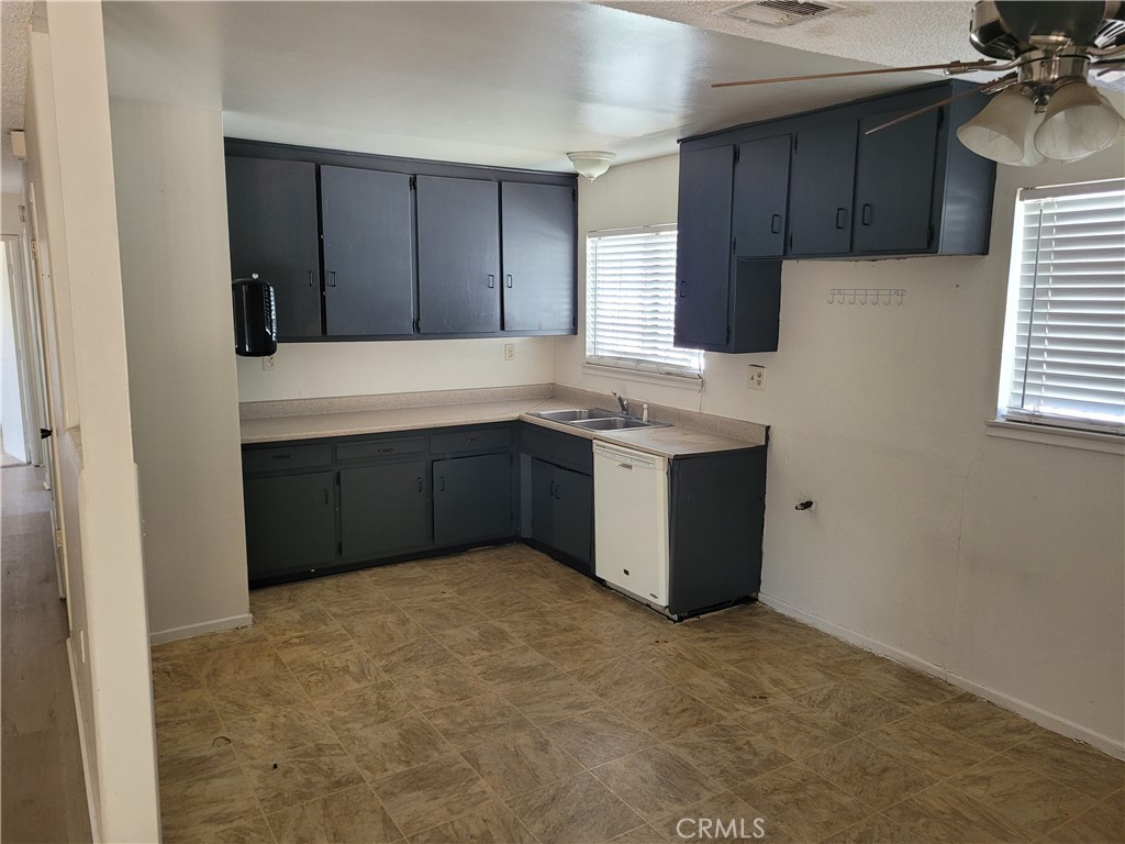 1864 W Virginia Property Photo 4